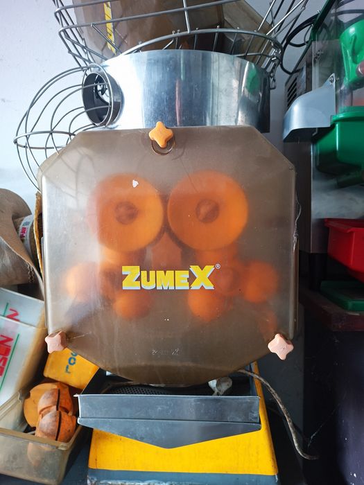 Máquinas sumo laranja profissional