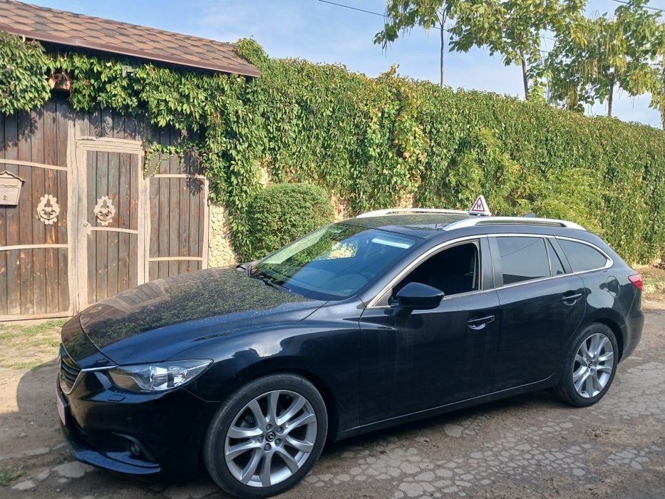 Автоінструктор урокі  водіння категорії  В