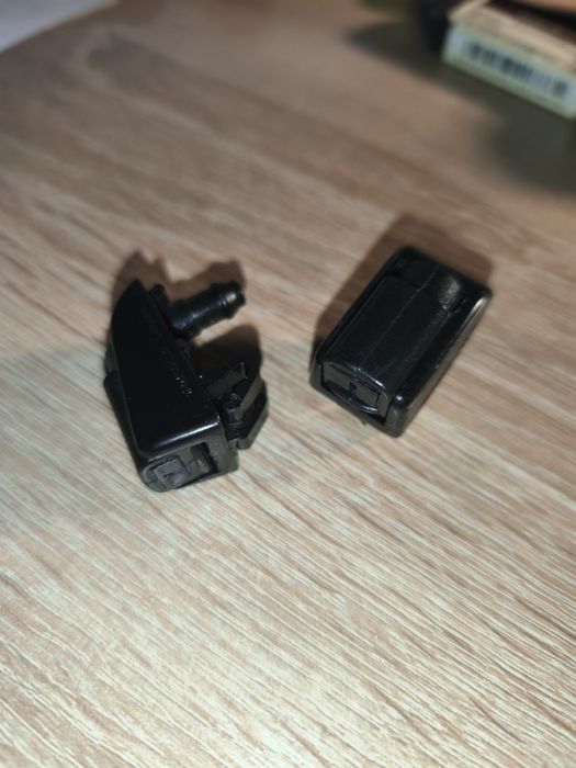 Форсункі склоомивача