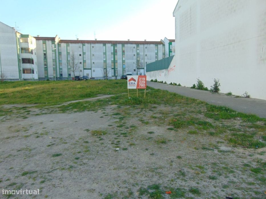 Vende-se TERRENO urbano em Vale da Amoreira — Baixa Da Banheira E Vale Da Amoreira, Setúbal