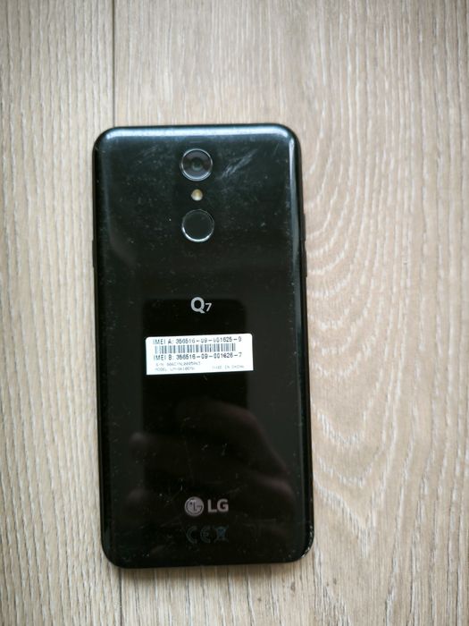 LG Q7 telefon smartphone uszkodzony
