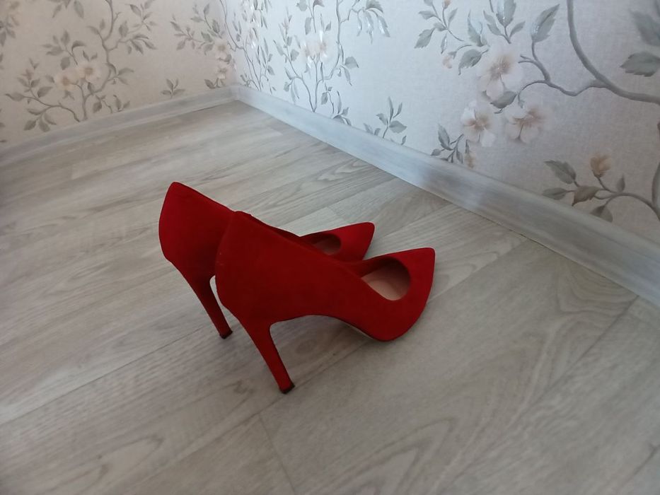 Туфлі червоні замшеві