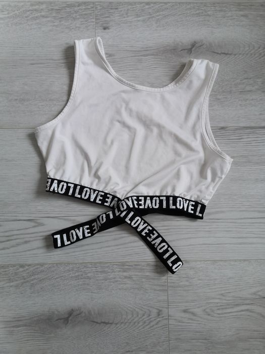 Biała krótka bluzka crop top paski.