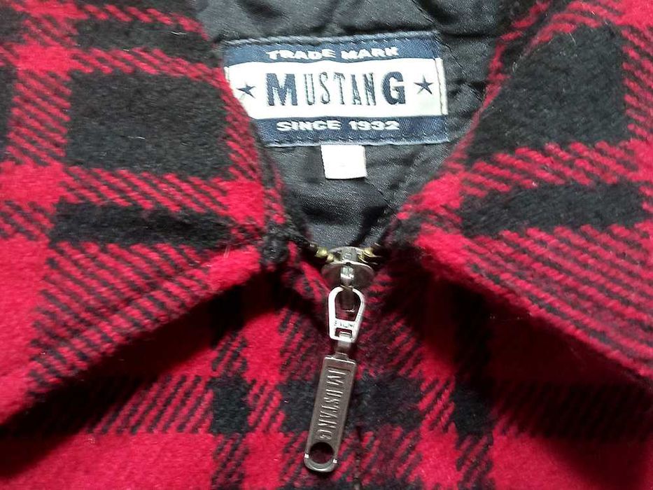 Casaco Vermelho e Preto - Mustang