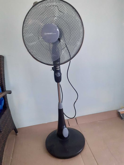 Sprzedam wiatrak czarny wys.150 cm używany