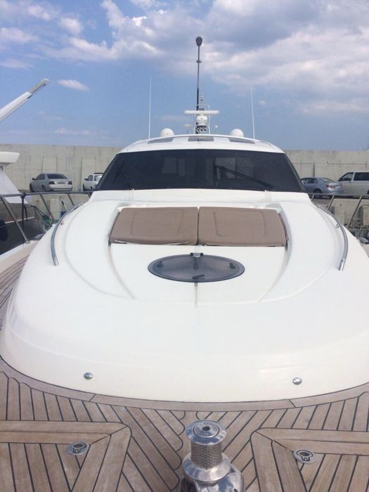 Яхта Princess V65