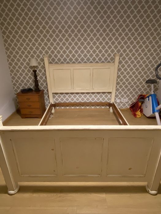 Cama de casal com colchoes e estrado