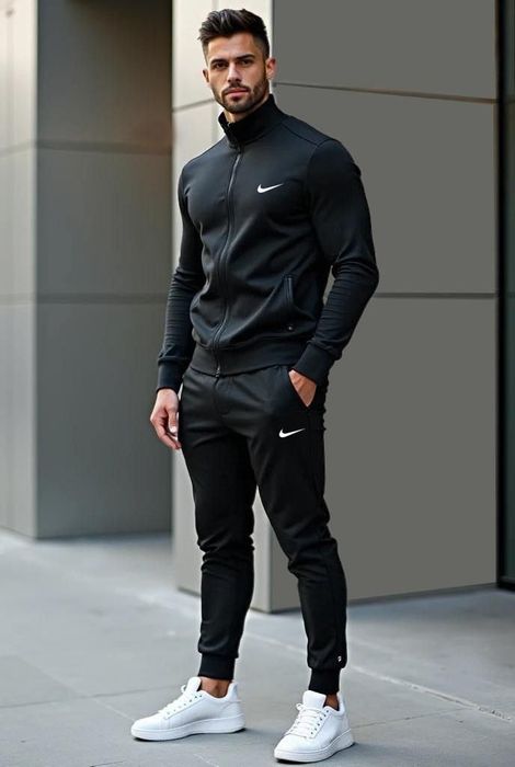 Чоловічий спортивний костюм
