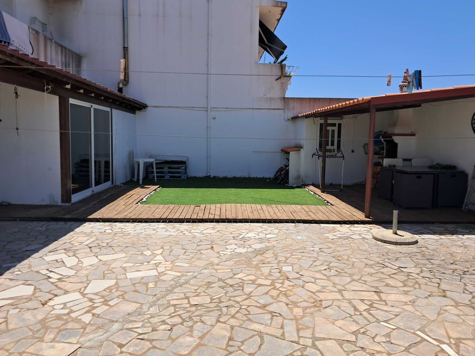 T2 com Excelente Terraço em Pechão – Conforto e Luminosidade