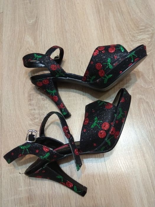 Bordello PinUp Wisienki Buty na obcasie