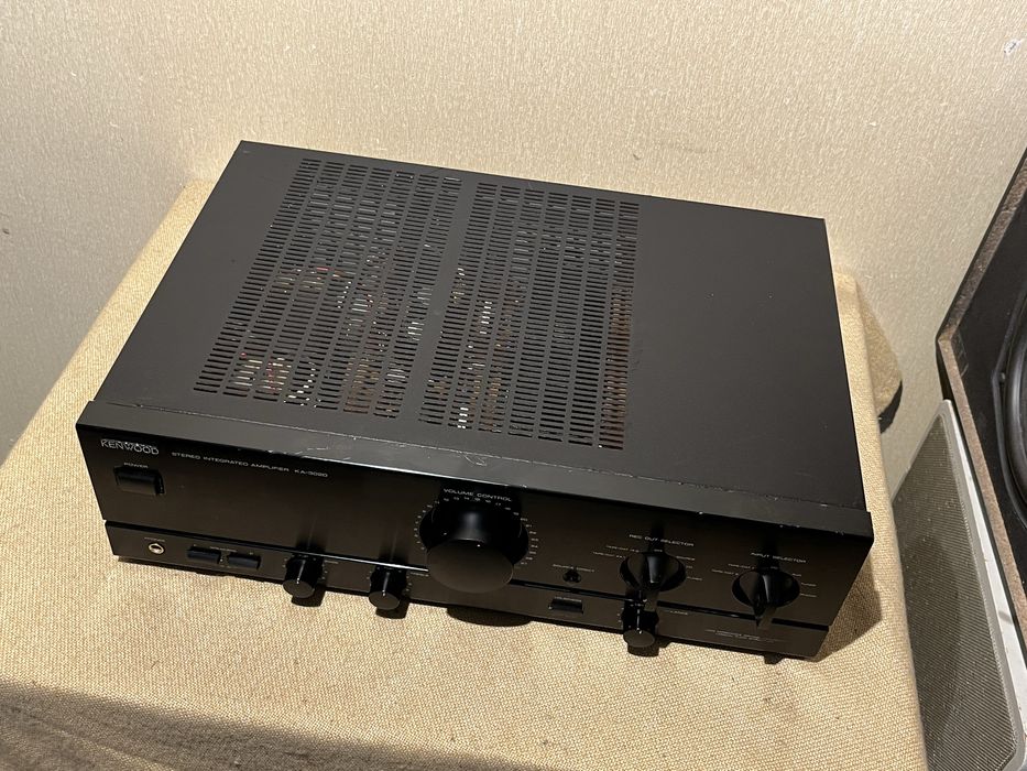 Аудиофильский транзисторный усилитель KENWOOD KA-3020 (2х60Вт)