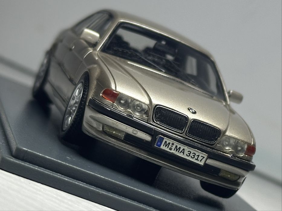 BMW 740i (E38) 2000    NEO   1/43