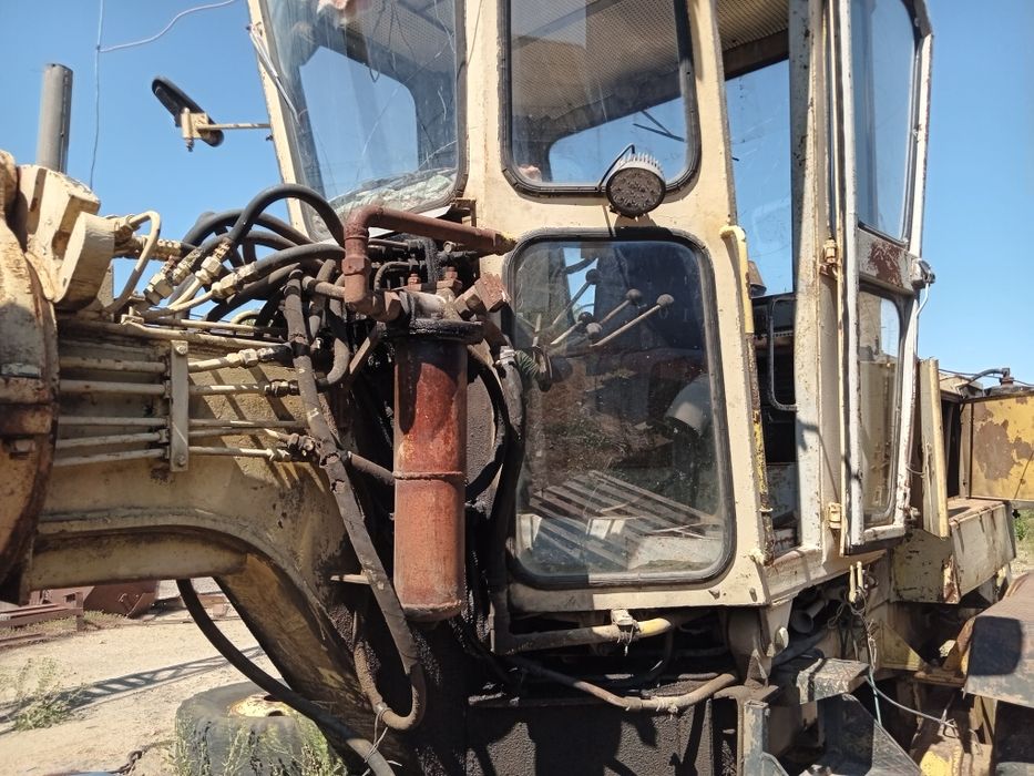 Продам автогрейдер ДЗ-143.