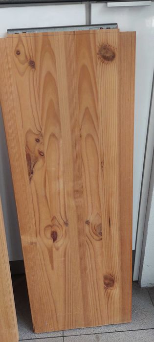 Prateleiras de madeira