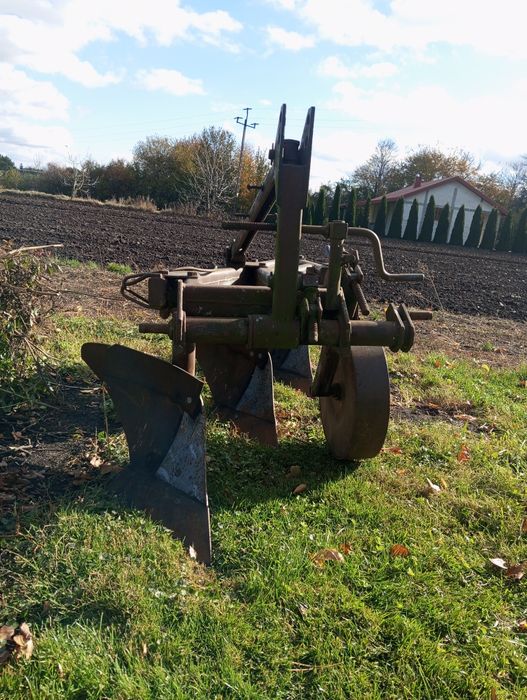 Продам плуги 2-30, 3-30