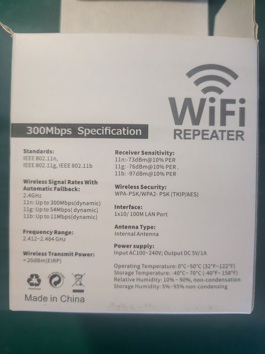 Repetidor sinal Wi-Fi. Amplificador rede wireless. Wi-Fi repeater.