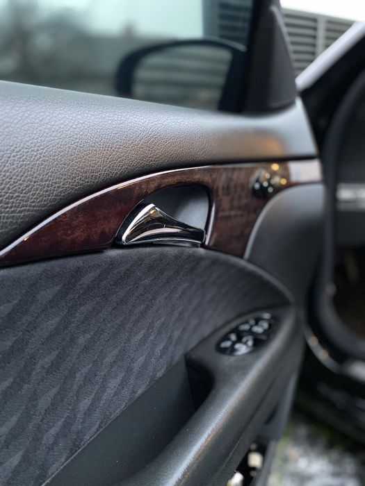 Mersedes -Benz E-Class 211