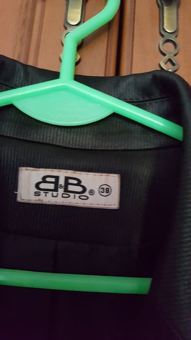 Elegancki czarny zakiet roz 38