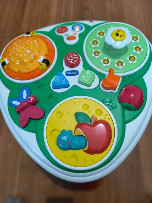 Mesa de atividades para bebés
