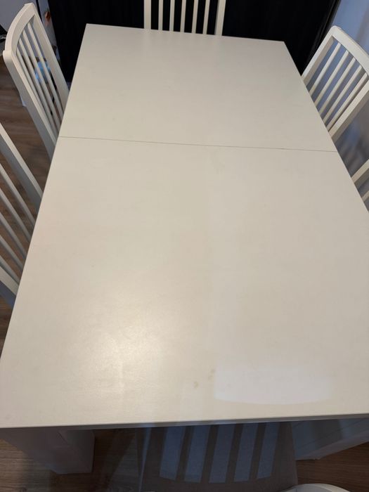 Mesa de jantar extensível + 8 cadeiras