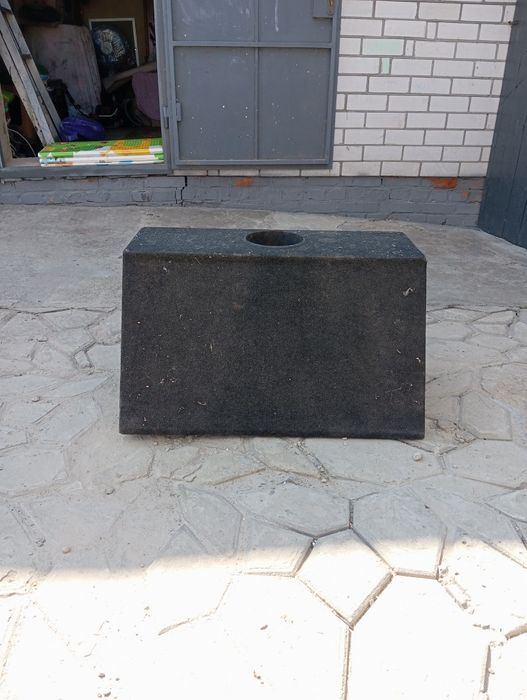 Продам короб під динамік для саббуфера