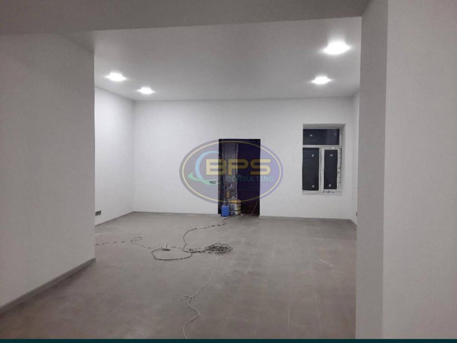 Фасадне приміщення 115 м² біля Старобазарного скверу