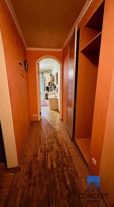 Продам большую 3 комн. квартиру 61 м2 ул.Независимости (Титова)