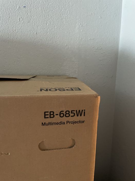 projetor multimédia Epson modelo EB-685Wi.