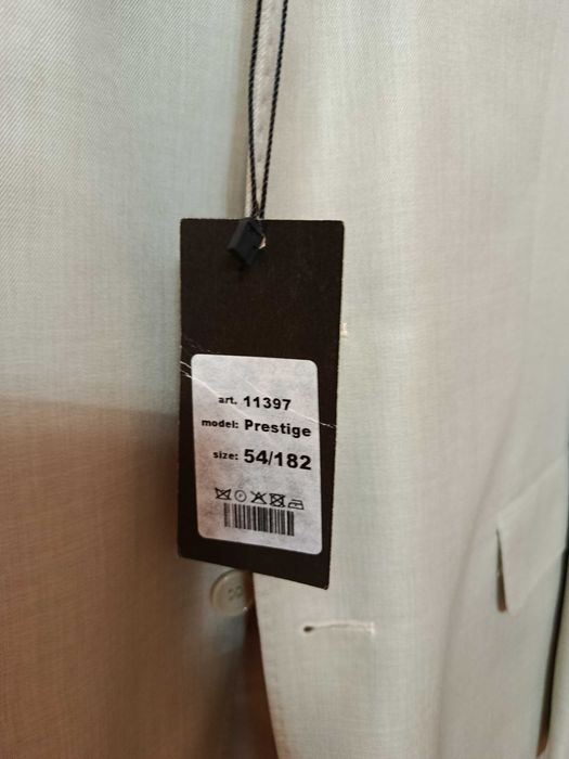 Продам новий костюм