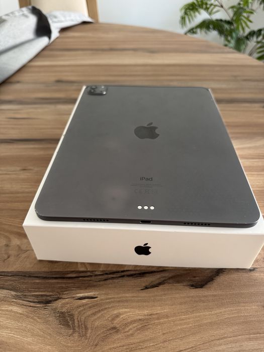iPad Pro 11” M1 (3.ª Geração) 512GB Wi-Fi | Excelente Estado + Capa