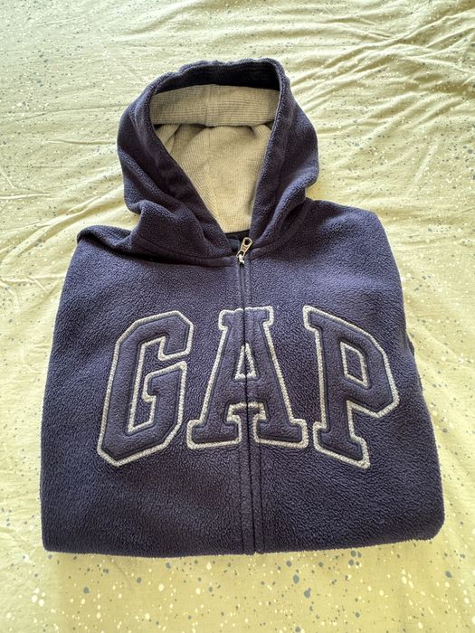 Casco azul com capuz GAP