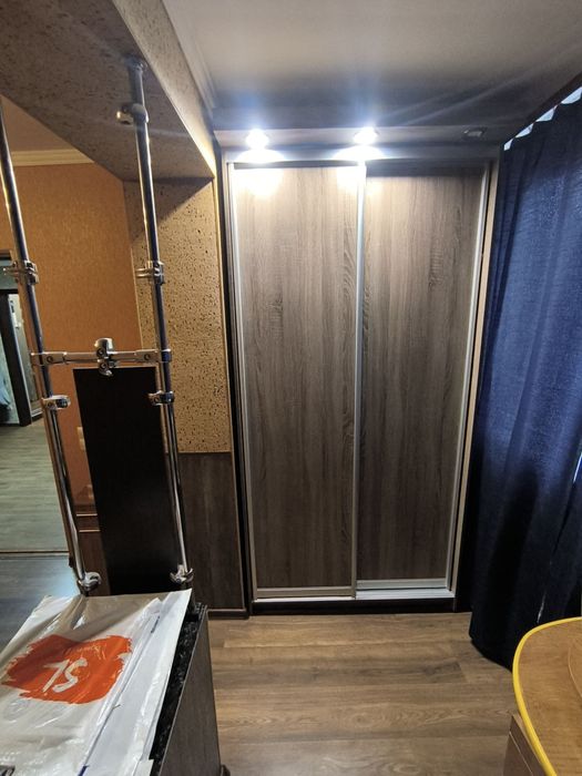 Продам 3 комнатную квартиру с ремонтом мебелью и техникой  17кв.