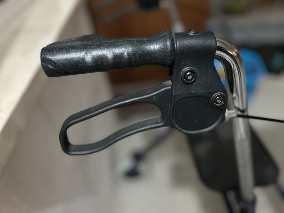 Andarilho de alumínio e 4 rodas