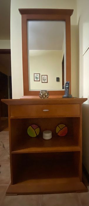 Móvel de entrada com espelho