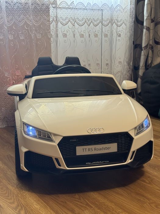 Продам детский электроавтомобиль Audi TT RS Quattro