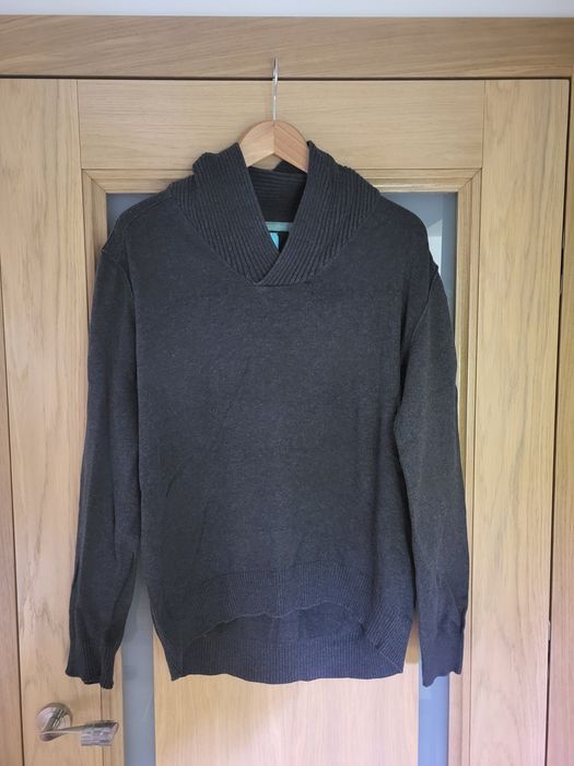 Sweter z kołnierzem