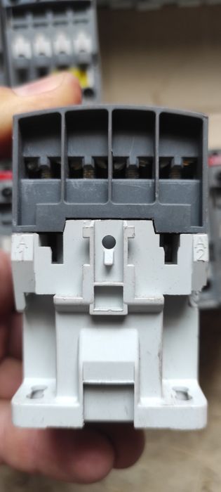 контактор ABB моделі AF09Z-30-01-21