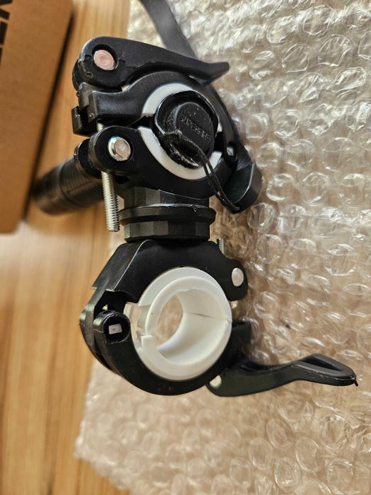 uchwyt do latarki lampki rowerowej rower hulajnoga obrotowy 360