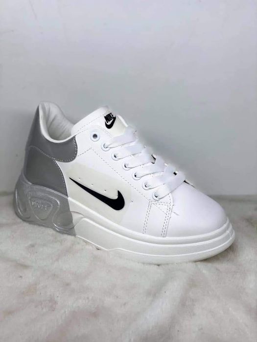 Buty na koturnie NIKE PROMOCJA