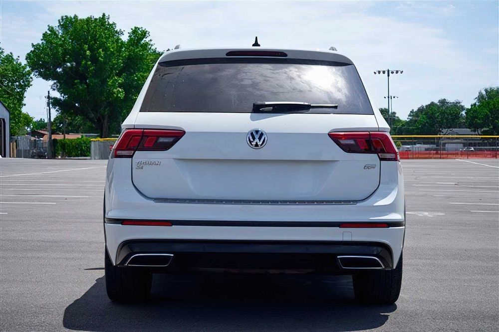 Volkswagen Tiguan      2021