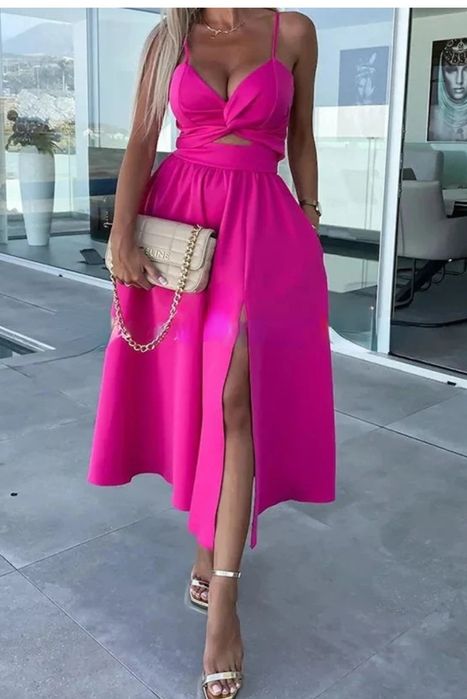 Sukienka różowa z rozporkiem