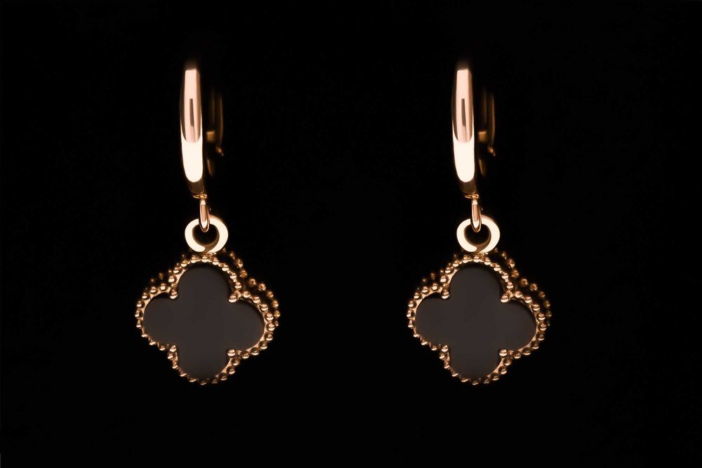 Серьги клевер из красного золота с ониксом
