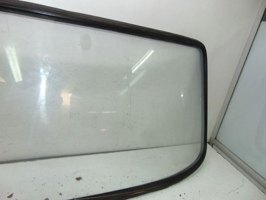 Renault 5 laureat para-brisas