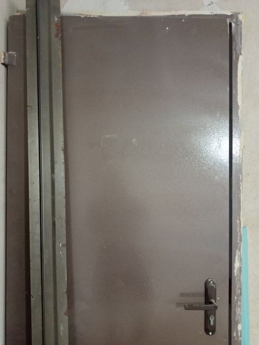 Двері металеві б/в