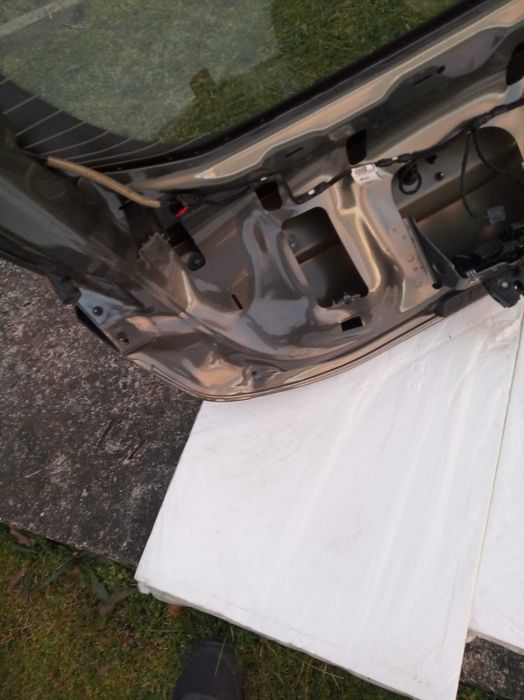 Кришка багажника шевроле вольт 2, сірий під реставрацію