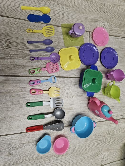 Garnki, naczynia, sztućce