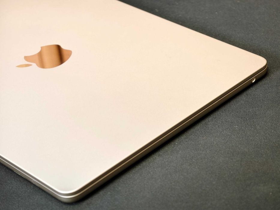 MacBook Air M3 16/256 ГБ — Starlight, A3113 — на запчастини