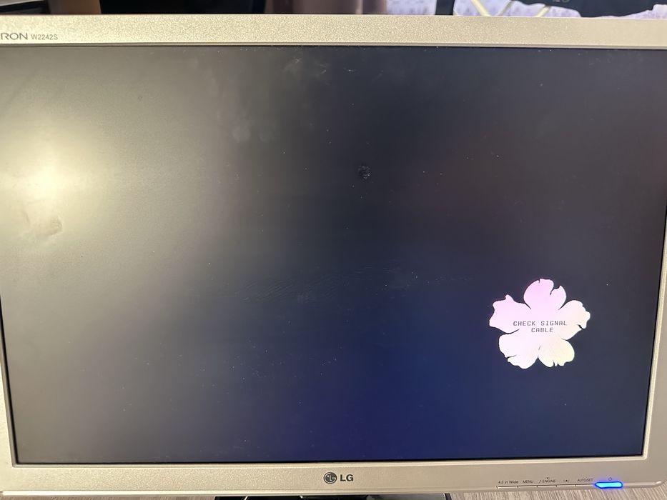 LG flatron  W22428 SF