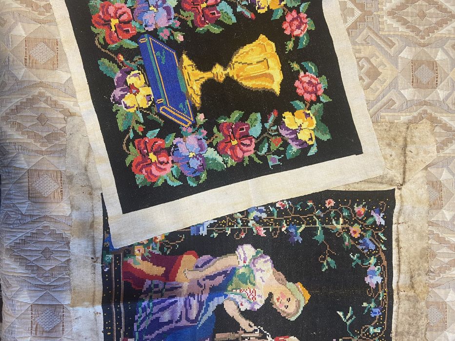 Старовинні вишиті картини