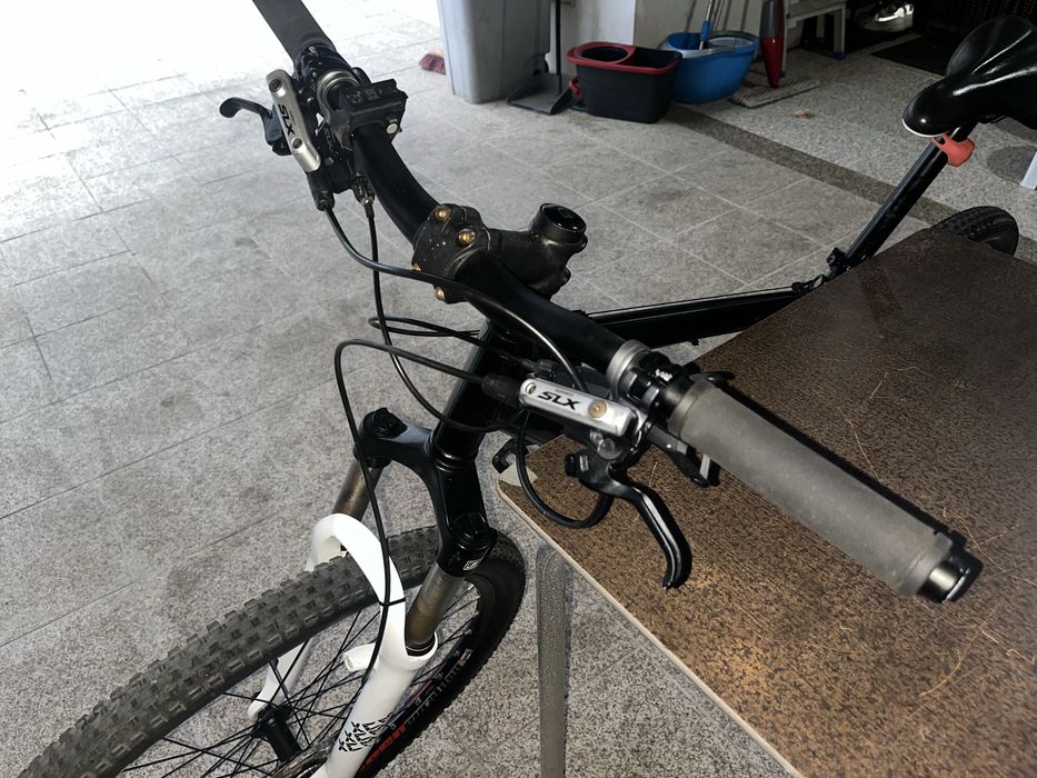 BTT 27,5” com grupo completo Shimano SLX (2x11, travões e pedaleira)